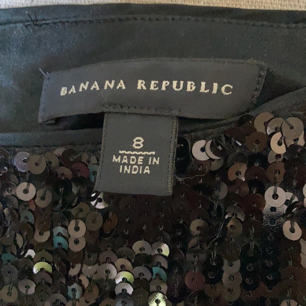 Black sequin knee length skirt from Banana Republic - Picture 3 of 6